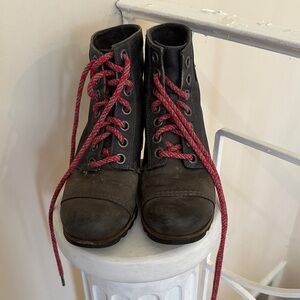 Sorel Black Interior Labeled Women's Shoe Size 7.5
